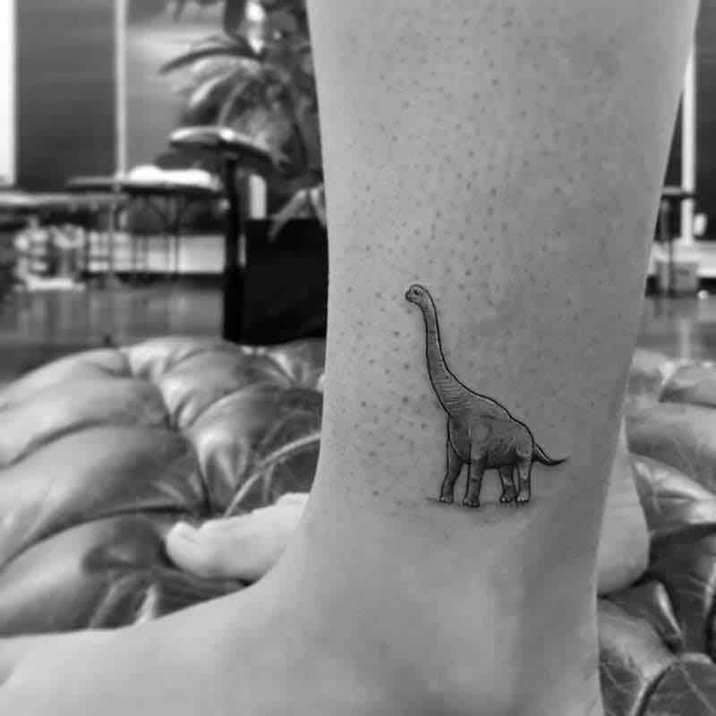 tatuaje de dinosaurio para hombre tatuaje de dinosaurio para hombre