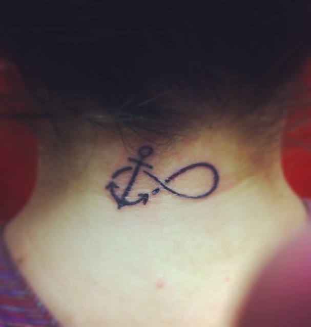 Un tatuaje de ancla bastante interesante Un tatuaje de ancla bastante interesante