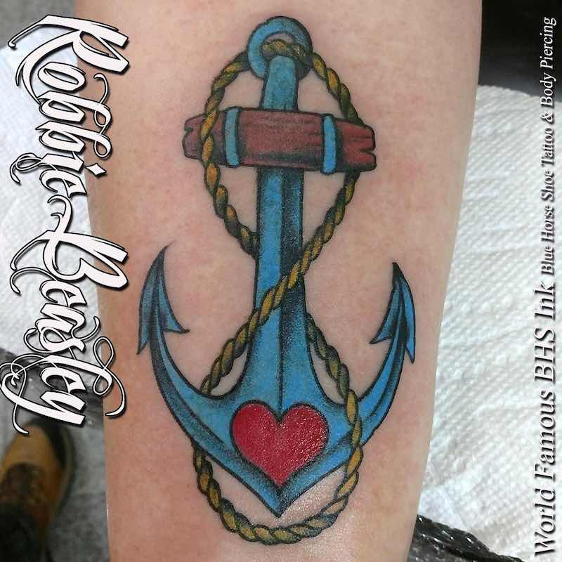 Un tatuaje de ancla bastante interesante Un tatuaje de ancla bastante interesante