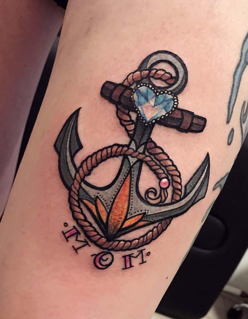 Un tatuaje de ancla bastante bueno Un tatuaje de ancla bastante bueno