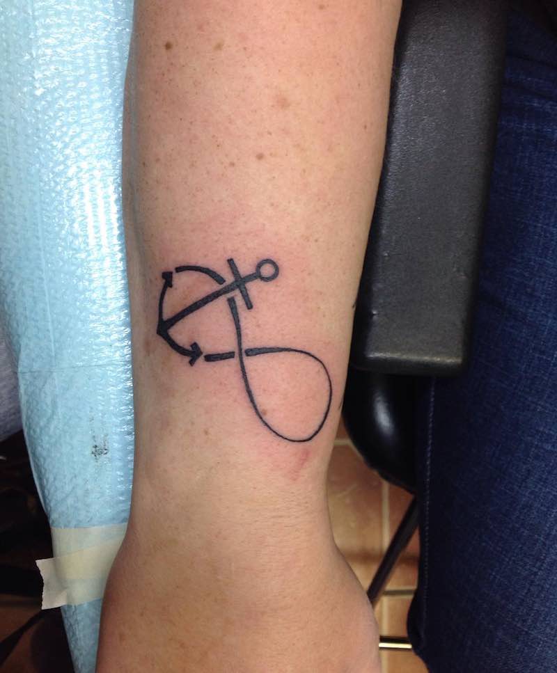 Perfecto tatuaje de ancla Perfecto tatuaje de ancla