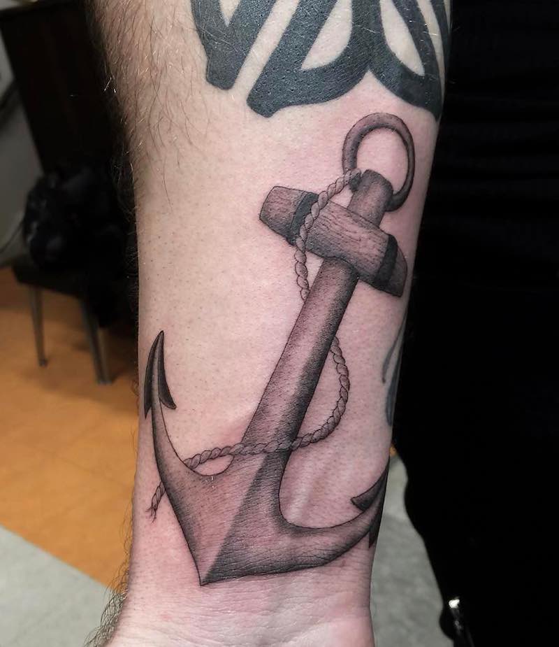 Un tatuaje de ancla bastante interesante Un tatuaje de ancla bastante interesante