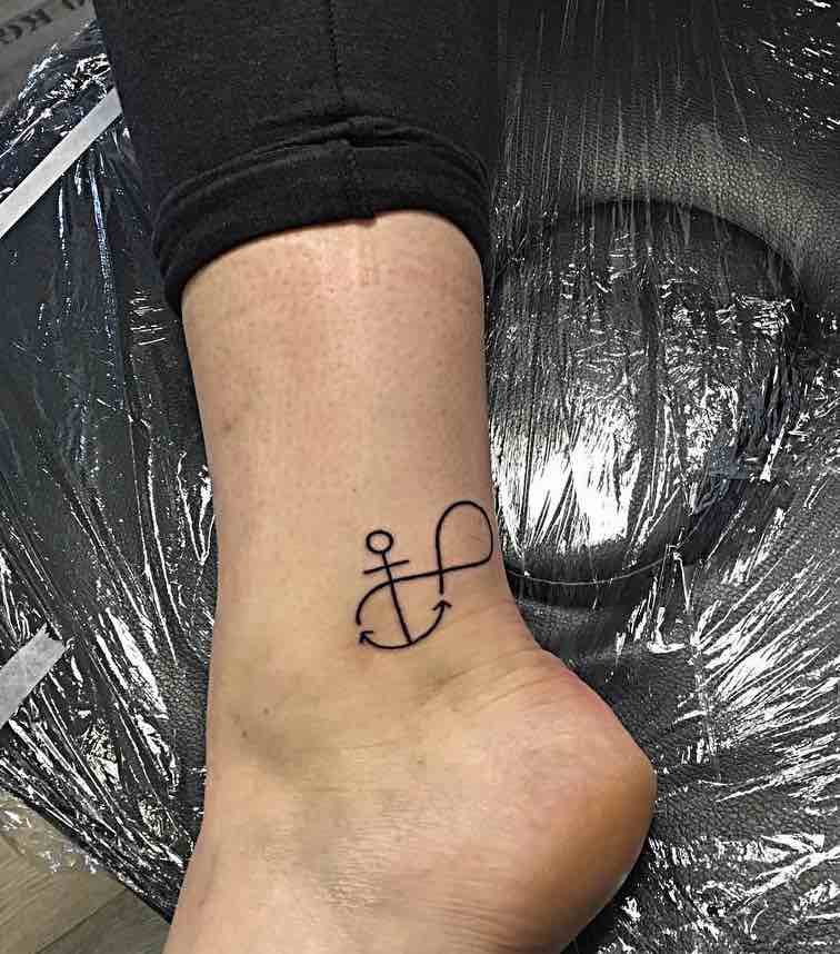 Increible tatuaje de ancla Increible tatuaje de ancla