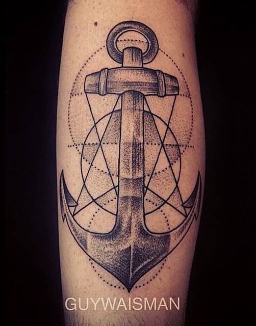 Un tatuaje de ancla moderno e interesante Un tatuaje de ancla moderno e interesante