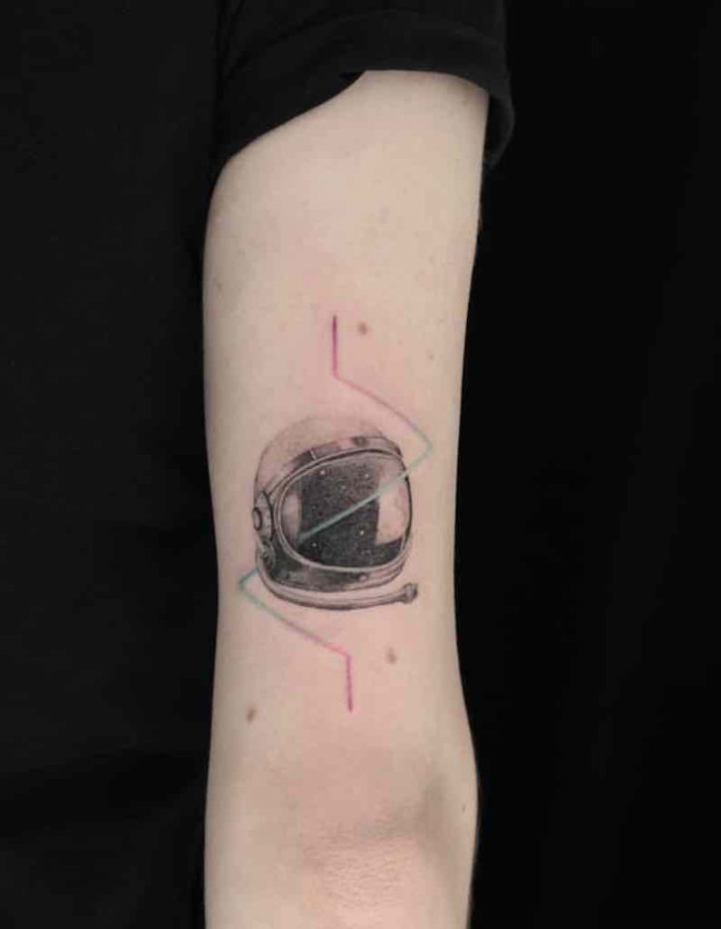 tatuaje de astronauta para hombre y mujer tatuaje de astronauta para hombre y mujer
