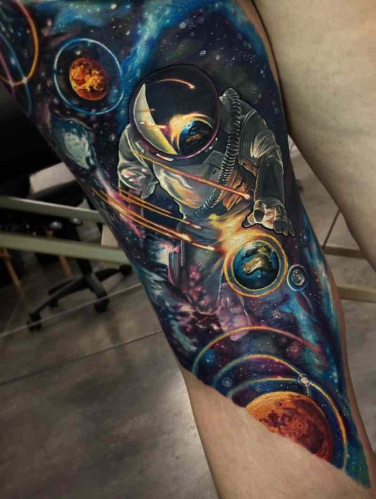 Un tatuaje de astronauta bastante interesante Un tatuaje de astronauta bastante interesante