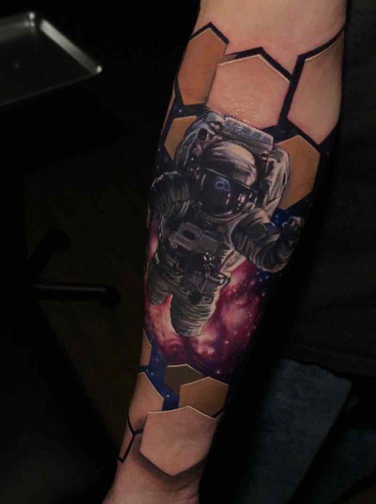 Fantástico tatuaje de astronauta Fantástico tatuaje de astronauta