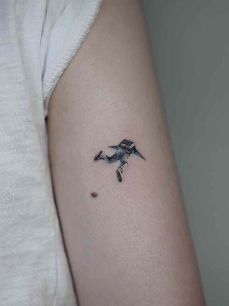 tatuaje de astronauta perfecto para hombre y mujer tatuaje de astronauta perfecto para hombre y mujer