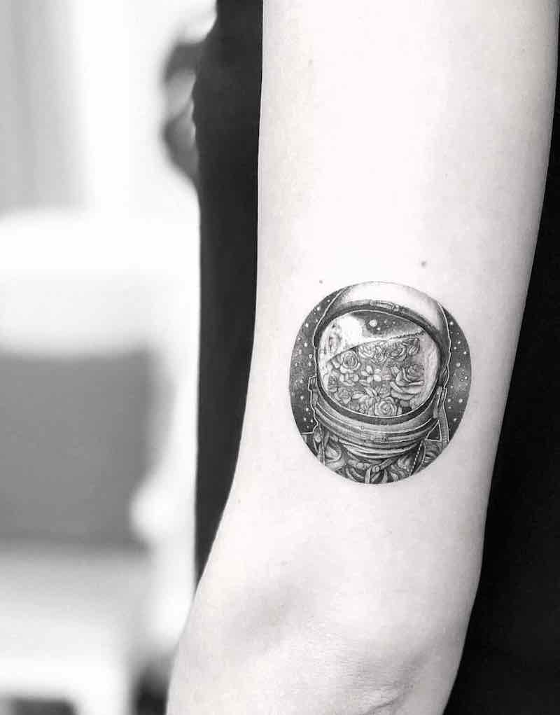 Fantástico tatuaje de astronauta Fantástico tatuaje de astronauta