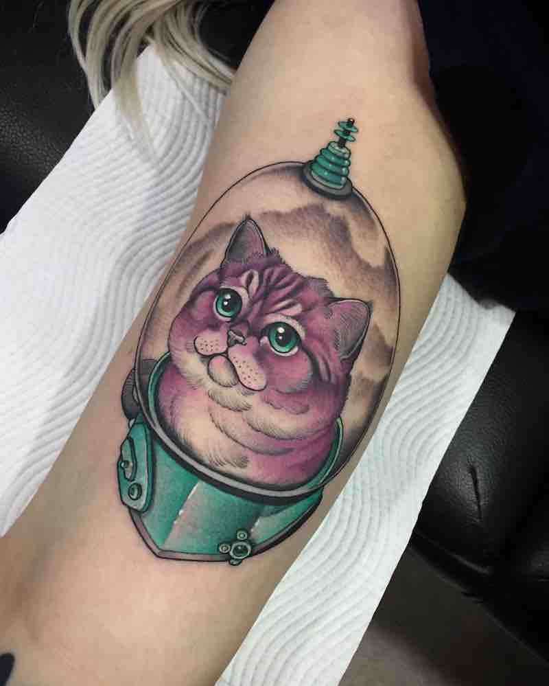 Un tatuaje de gato muy interesante Un tatuaje de gato muy interesante