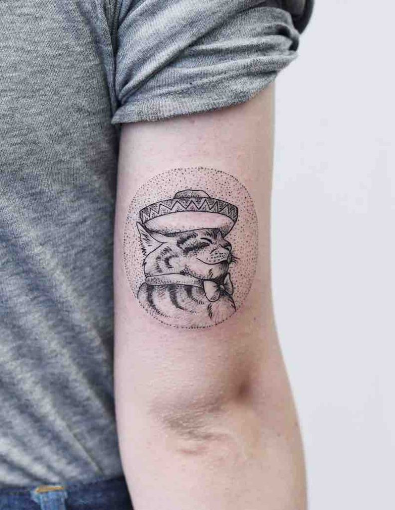 Fantástico tatuaje de gato Fantástico tatuaje de gato