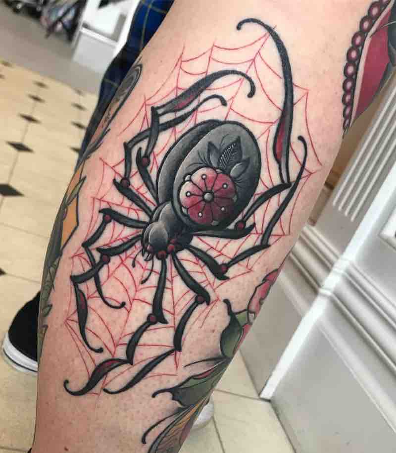 Un tatuaje de araña bastante bueno Un tatuaje de araña bastante bueno