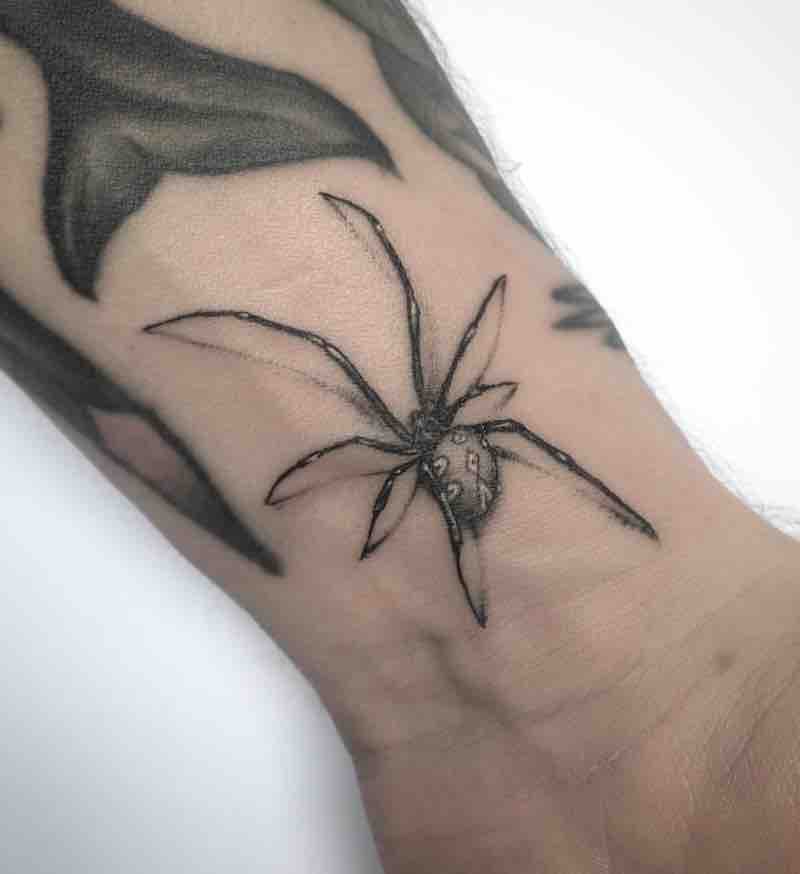Mujer con tatuaje de araña Mujer con tatuaje de araña