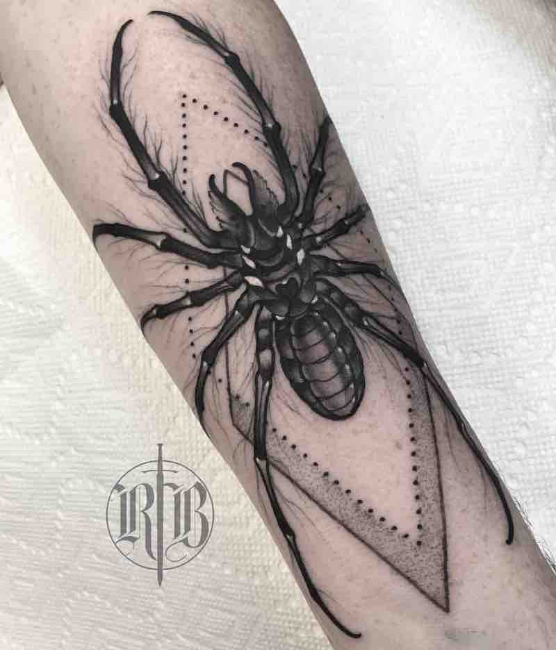 Un tatuaje de araña bastante bueno Un tatuaje de araña bastante bueno