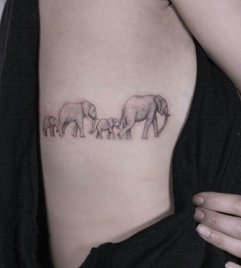 una persona con un tatuaje de elefante una persona con un tatuaje de elefante
