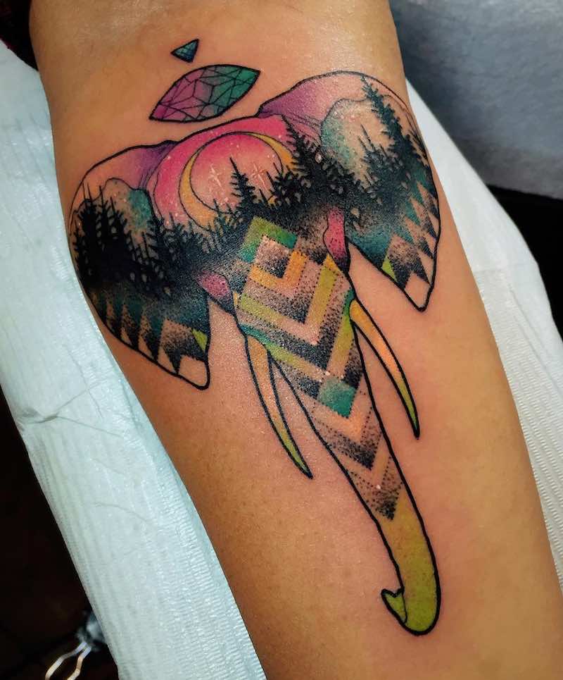 Un tatuaje de elefante actual Un tatuaje de elefante actual