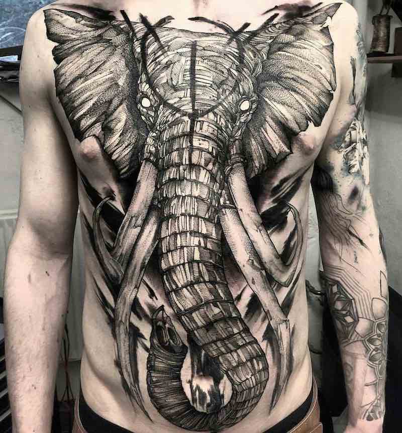 Un tatuaje de elefante bastante interesante Un tatuaje de elefante bastante interesante