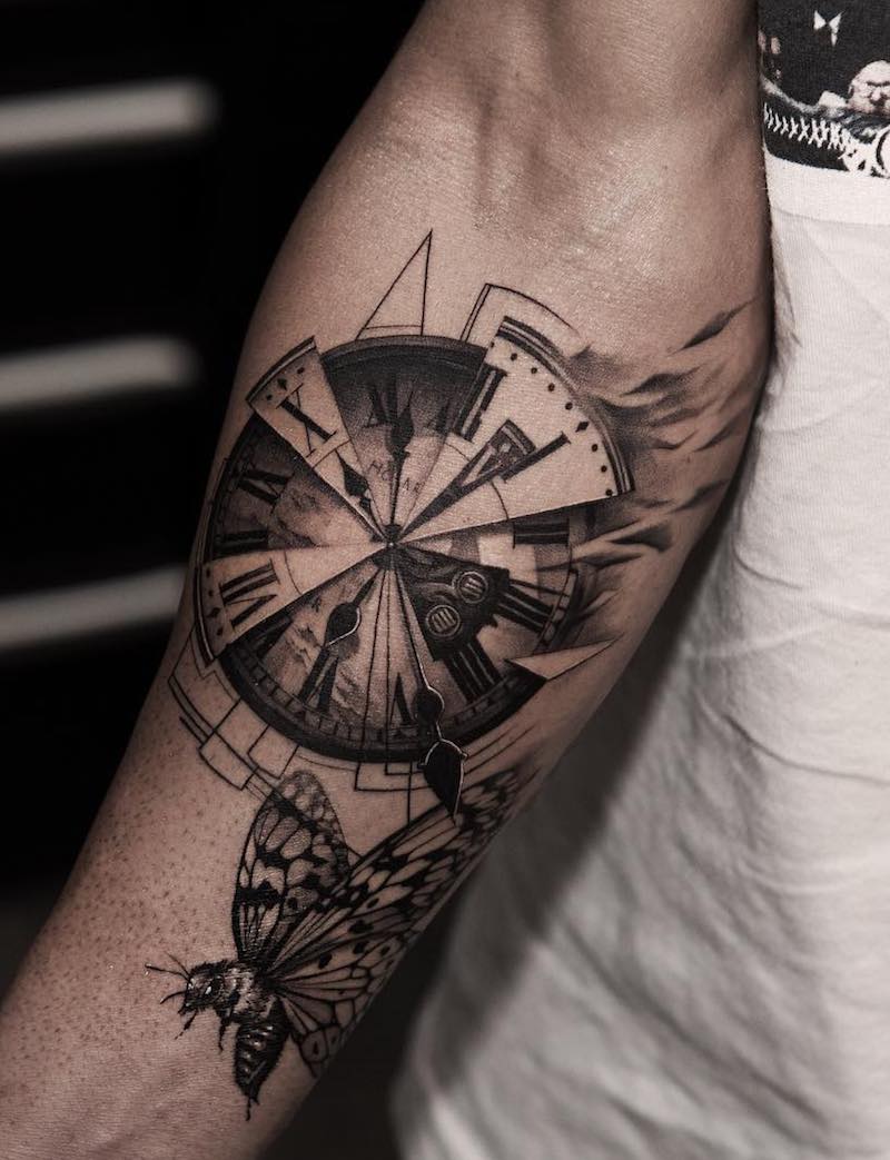 Un tatuaje de reloj muy interesante Un tatuaje de reloj muy interesante