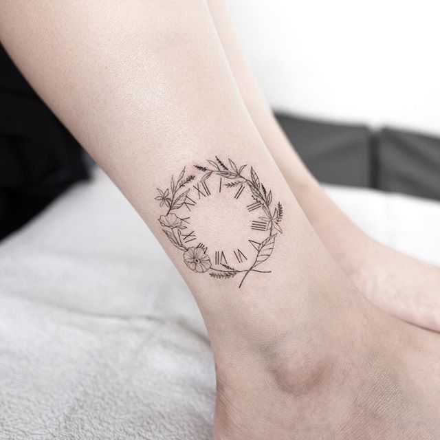 Un tatuaje de reloj de este año Un tatuaje de reloj de este año