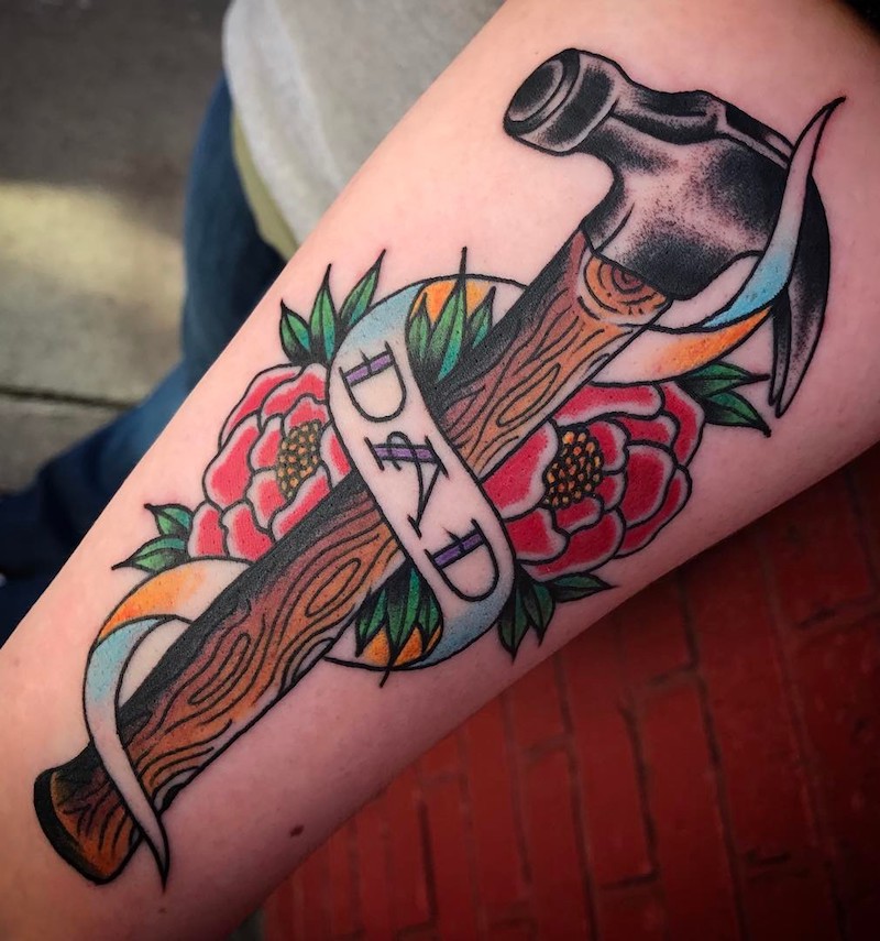 tatuaje de martillo de este año tatuaje de martillo de este año