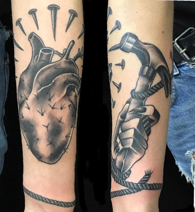 tatuaje de martillo moderno e interesante tatuaje de martillo moderno e interesante