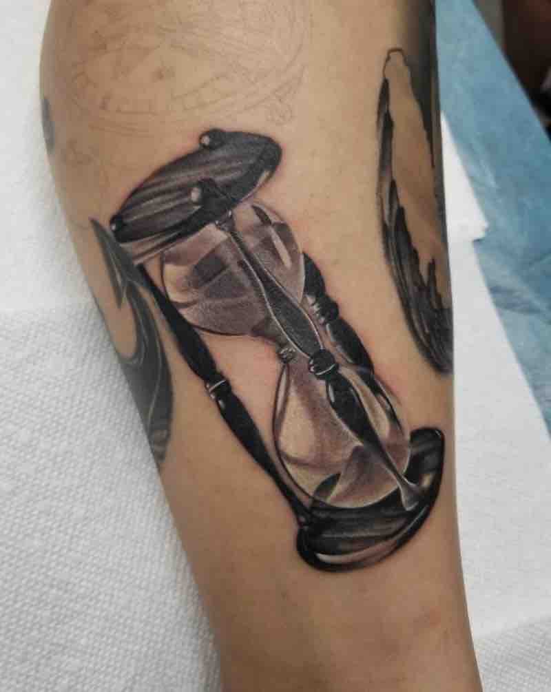 Un Tatuaje de reloj de arena bastante bueno Un Tatuaje de reloj de arena bastante bueno