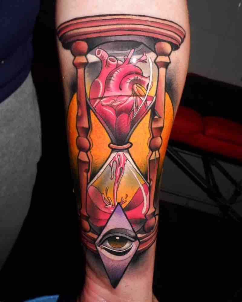 Increible Tatuaje de reloj de arena Increible Tatuaje de reloj de arena