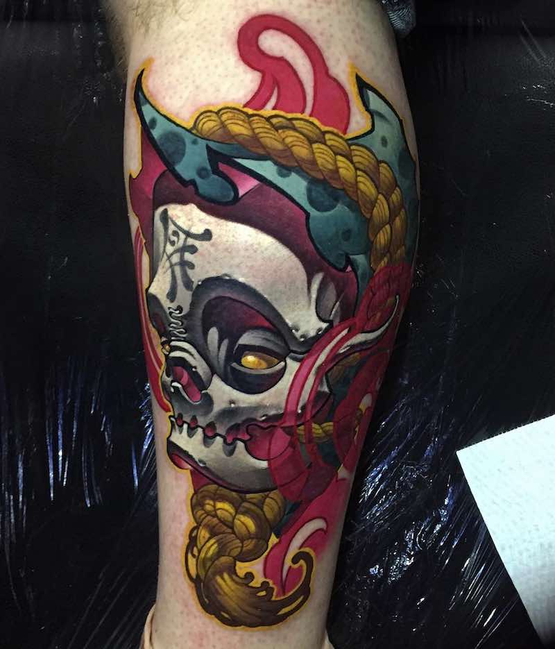 Persona con un tatuaje de calavera Persona con un tatuaje de calavera