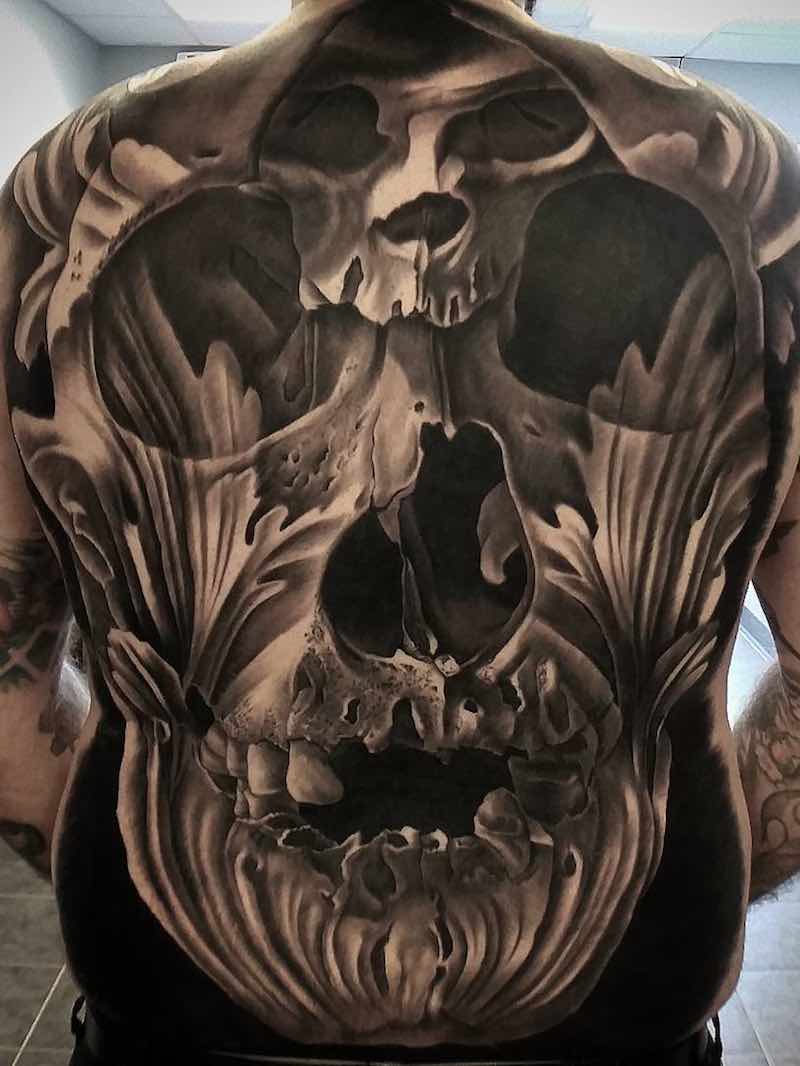 Un tatuaje de calavera muy interesante Un tatuaje de calavera muy interesante