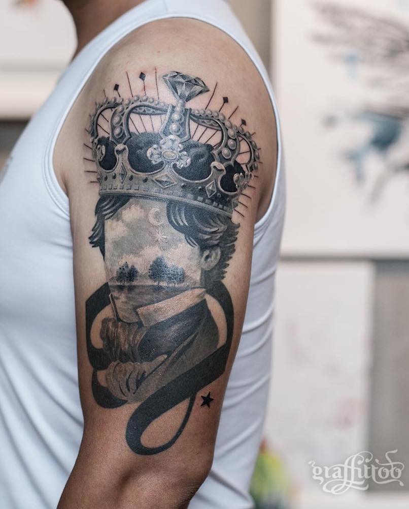 Un tatuaje de corona de este año Un tatuaje de corona de este año