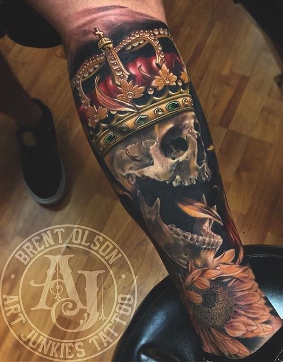 Fantástico tatuaje de corona Fantástico tatuaje de corona