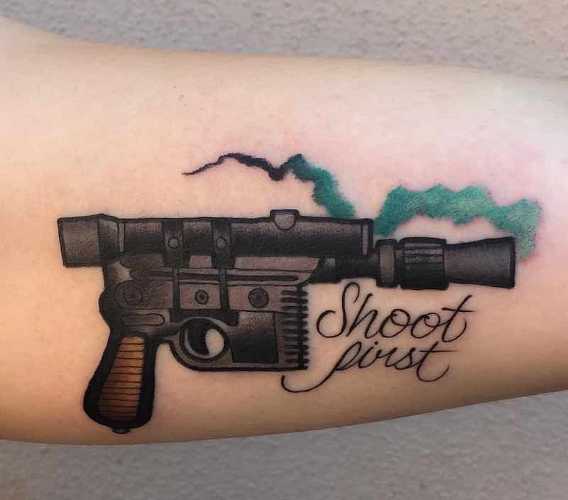 tatuaje de pistola perfecto para hombre y mujer tatuaje de pistola perfecto para hombre y mujer