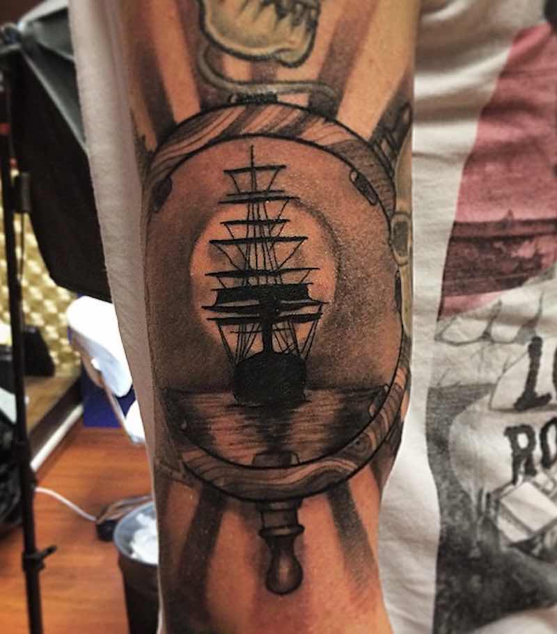 Un tatuaje de barco de este año Un tatuaje de barco de este año