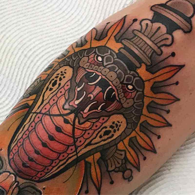 Un tatuaje de serpiente muy interesante Un tatuaje de serpiente muy interesante