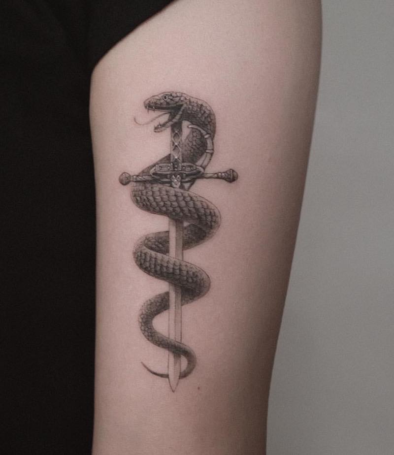 Fantástico tatuaje de serpiente Fantástico tatuaje de serpiente