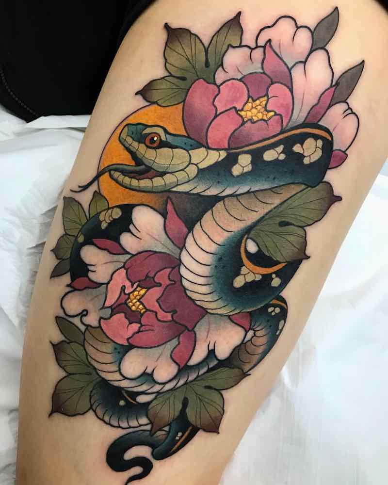 Un tatuaje de serpiente bastante interesante Un tatuaje de serpiente bastante interesante
