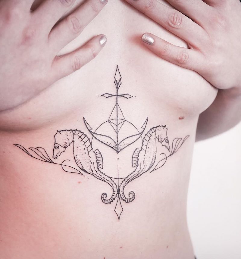 Un tatuaje de caballito de mar moderno e interesante Un tatuaje de caballito de mar moderno e interesante