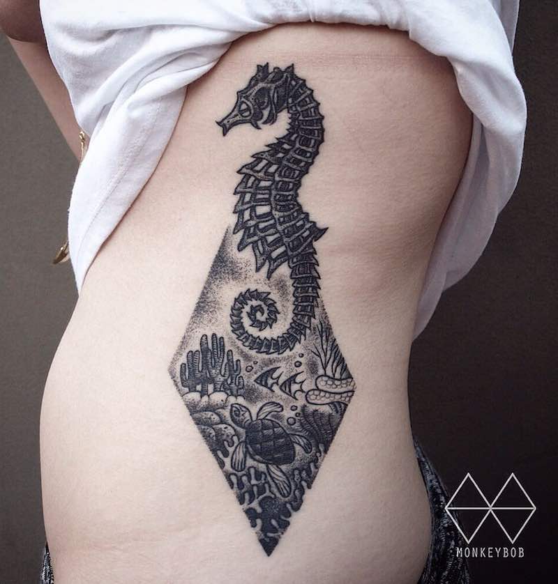 Un tatuaje de caballito de mar muy interesante Un tatuaje de caballito de mar muy interesante