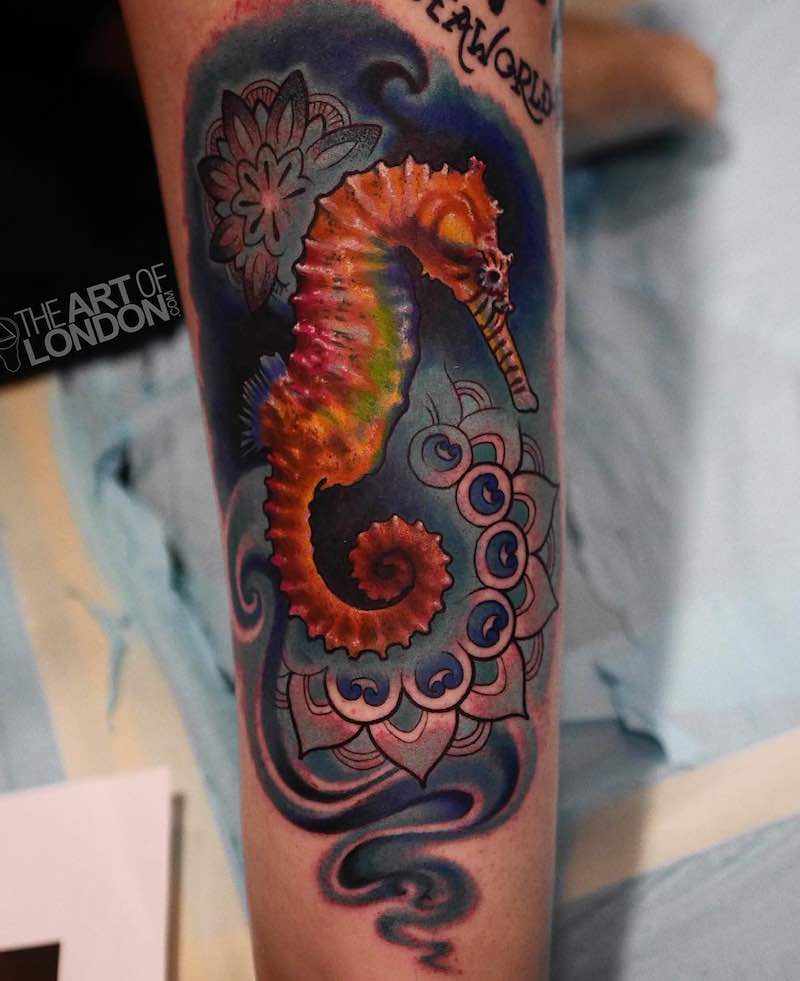 Un tatuaje de caballito de mar bastante bueno Un tatuaje de caballito de mar bastante bueno