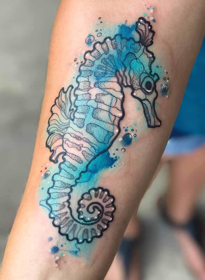 Un tatuaje de caballito de mar actual Un tatuaje de caballito de mar actual