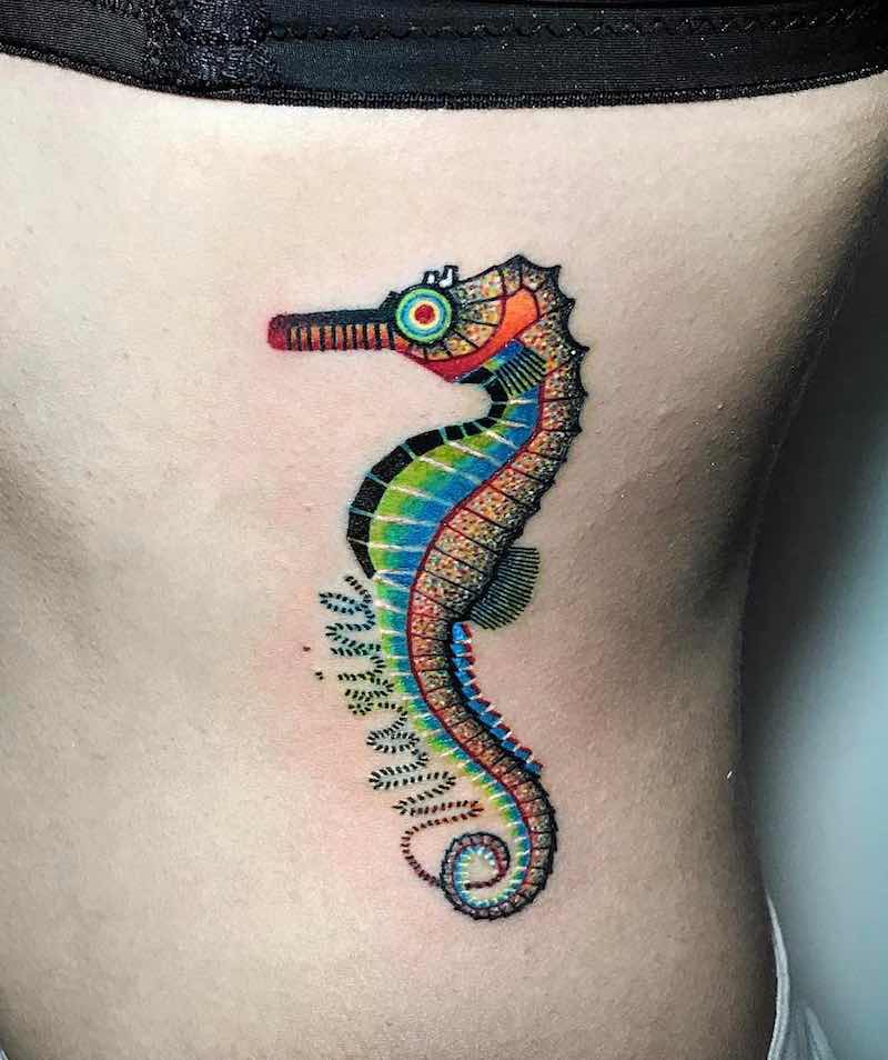 Un tatuaje de caballito de mar moderno e interesante Un tatuaje de caballito de mar moderno e interesante