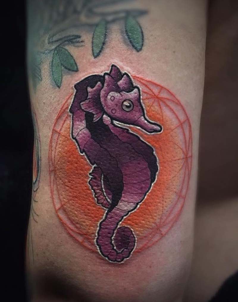 una persona con un tatuaje de caballito de mar una persona con un tatuaje de caballito de mar