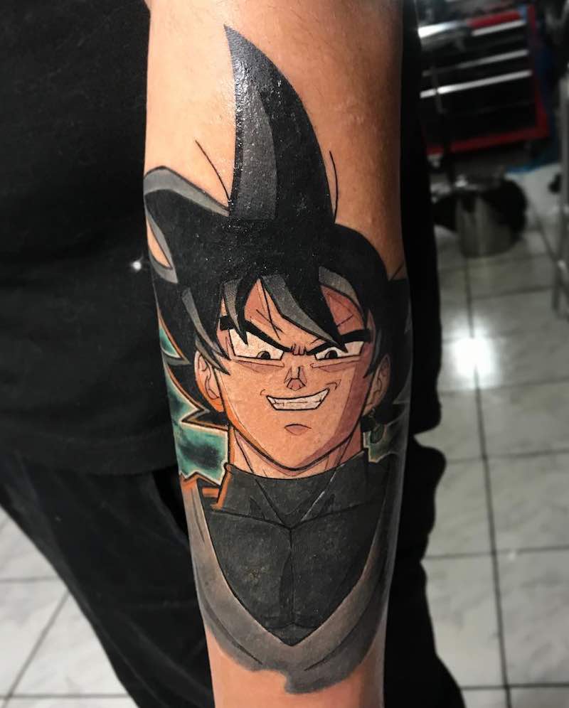 una persona con un tatuaje de Dragon Ball Z una persona con un tatuaje de Dragon Ball Z