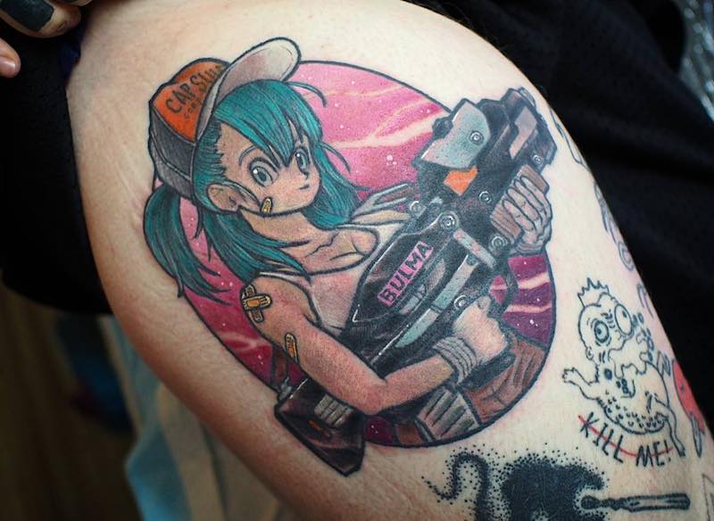 Un hombre con un tatuaje de Dragon Ball Z Un hombre con un tatuaje de Dragon Ball Z