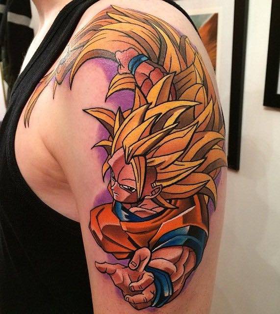 una persona con un tatuaje de Dragon Ball Z una persona con un tatuaje de Dragon Ball Z