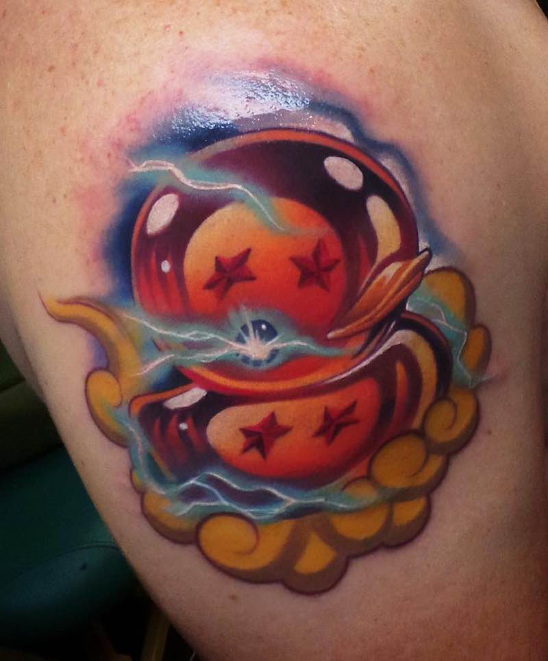 Un hombre con un tatuaje de Dragon Ball Z Un hombre con un tatuaje de Dragon Ball Z