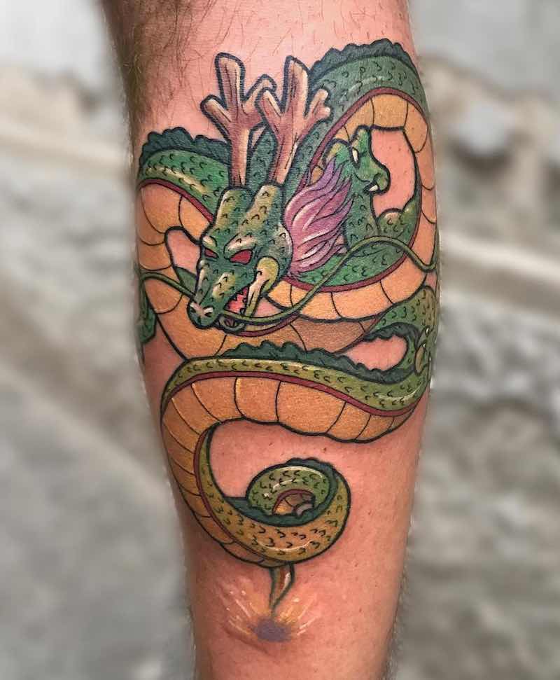 una persona con un tatuaje de Dragon Ball Z una persona con un tatuaje de Dragon Ball Z