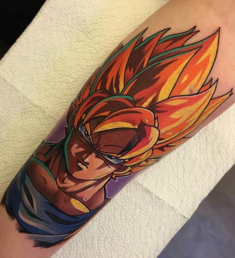 Mujer con un tatuaje de Dragon Ball Z Mujer con un tatuaje de Dragon Ball Z