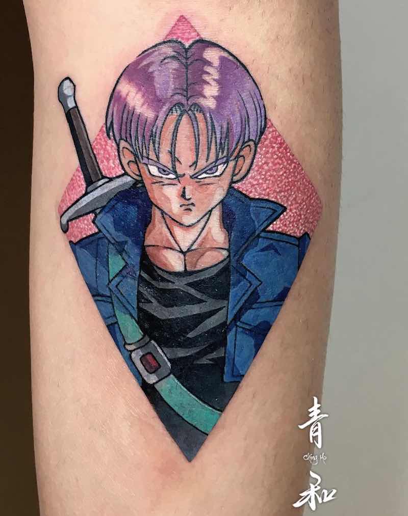 Mujer con un tatuaje de Dragon Ball Z Mujer con un tatuaje de Dragon Ball Z