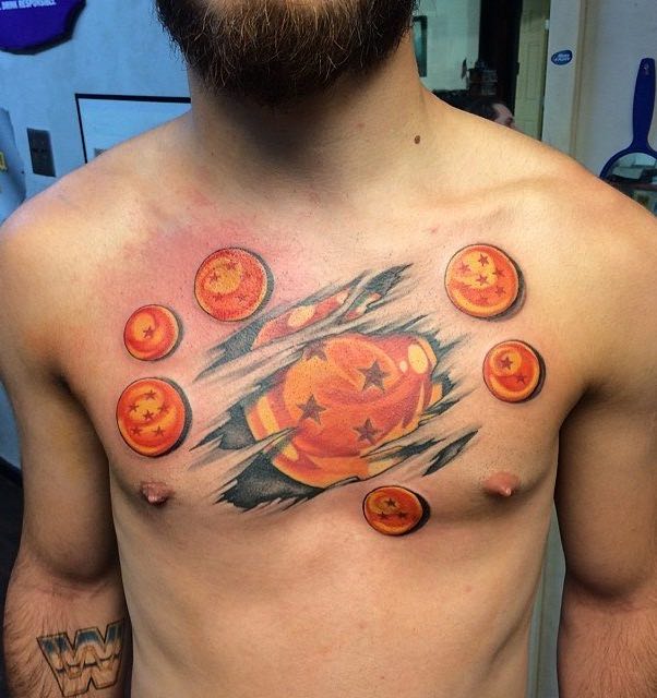 Persona con un tatuaje de Dragon Ball Z Persona con un tatuaje de Dragon Ball Z